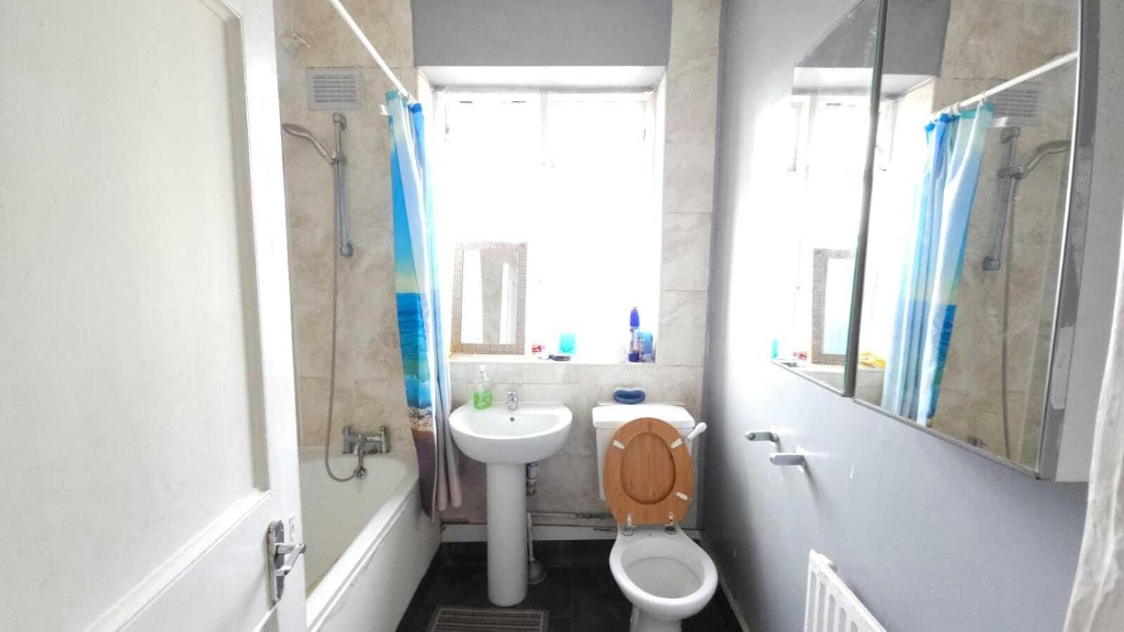 London Edgware Station Apartment Oda fotoğraf