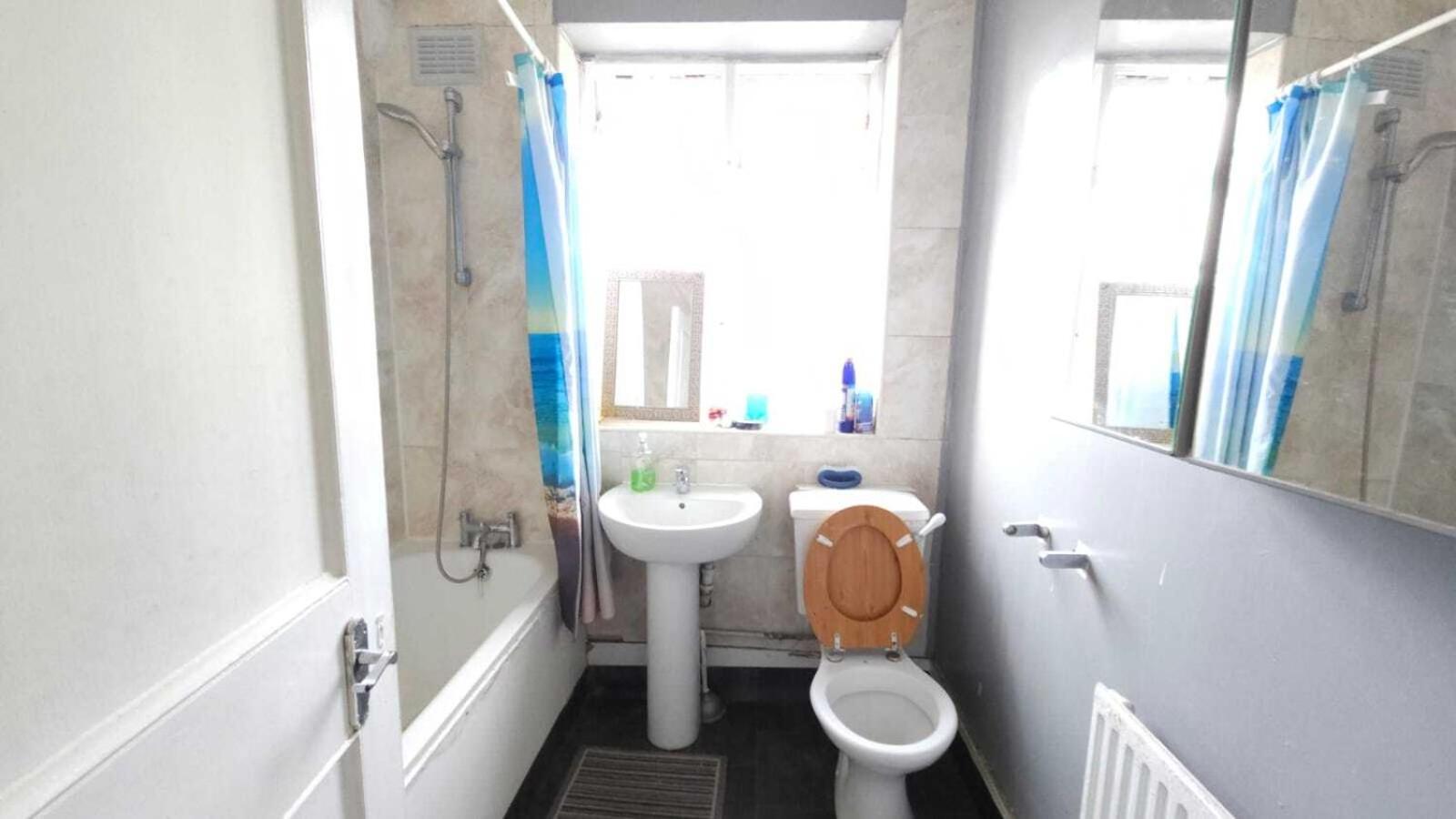 London Edgware Station Apartment Oda fotoğraf