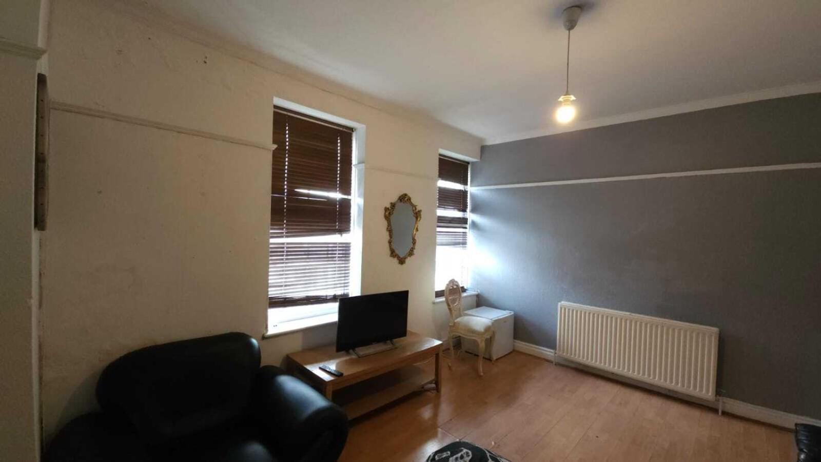 London Edgware Station Apartment Oda fotoğraf