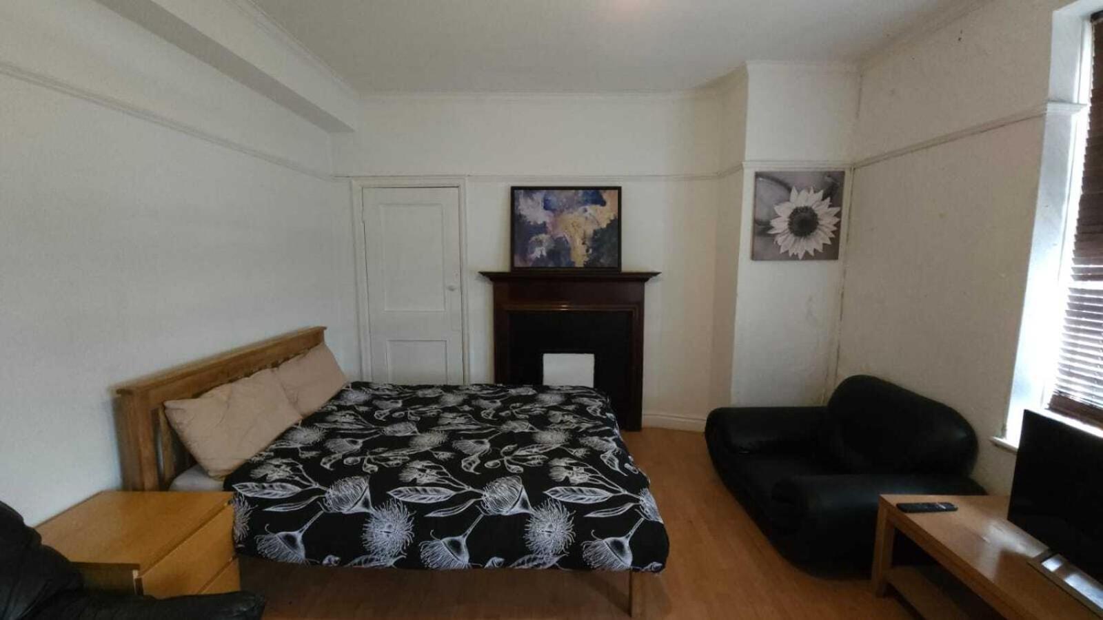 London Edgware Station Apartment Oda fotoğraf