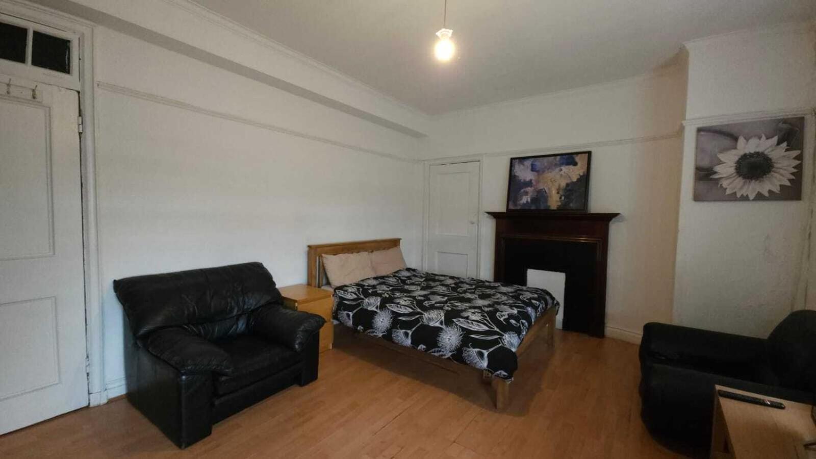 London Edgware Station Apartment Oda fotoğraf