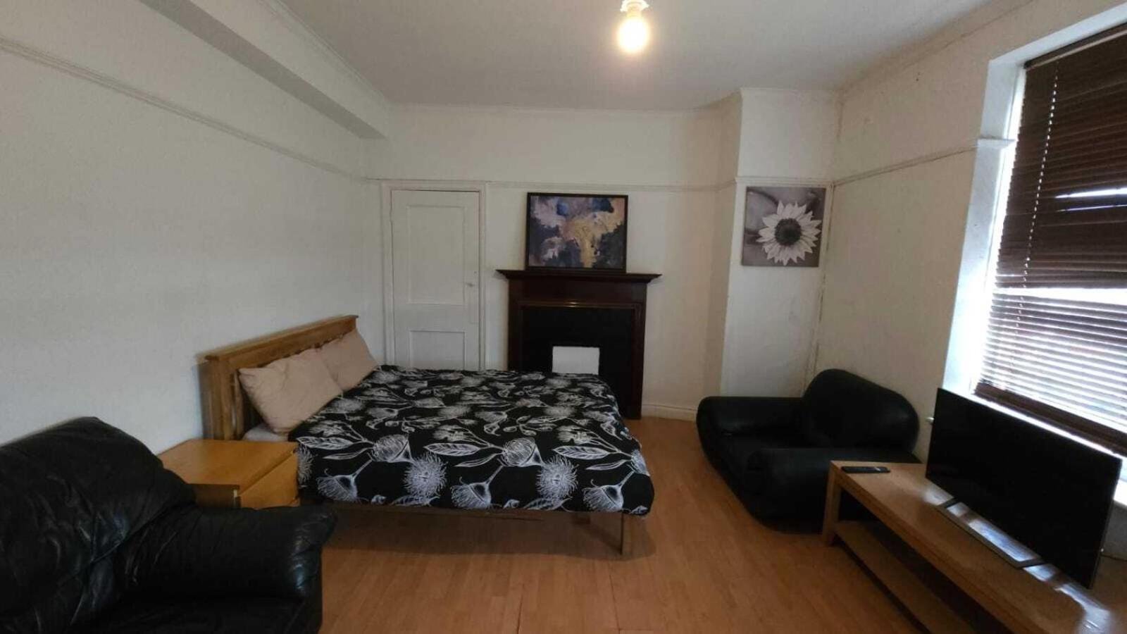 London Edgware Station Apartment Oda fotoğraf