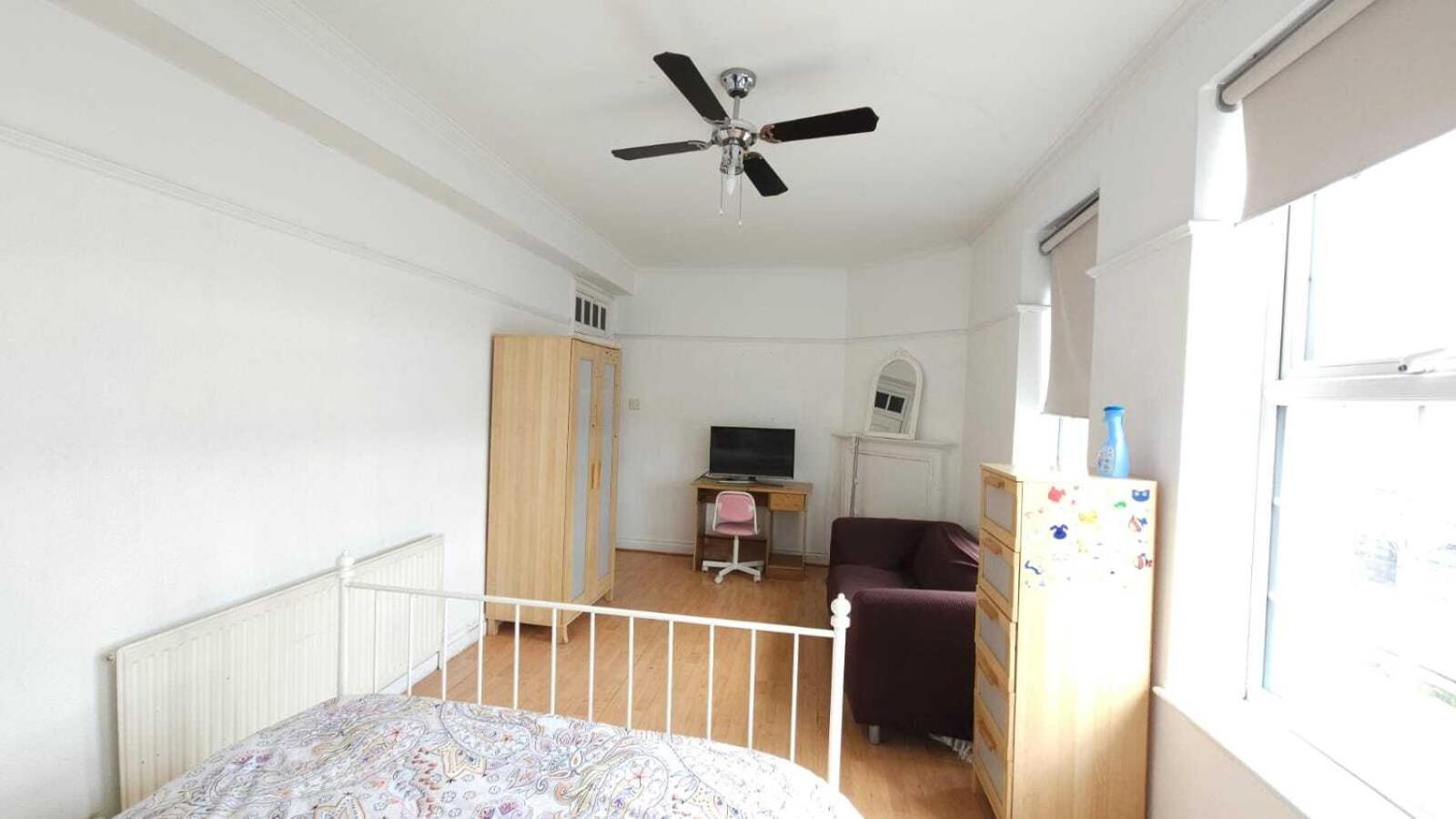 London Edgware Station Apartment Oda fotoğraf