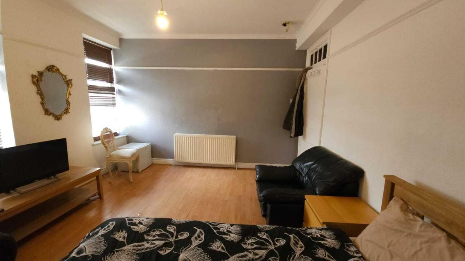 London Edgware Station Apartment Oda fotoğraf