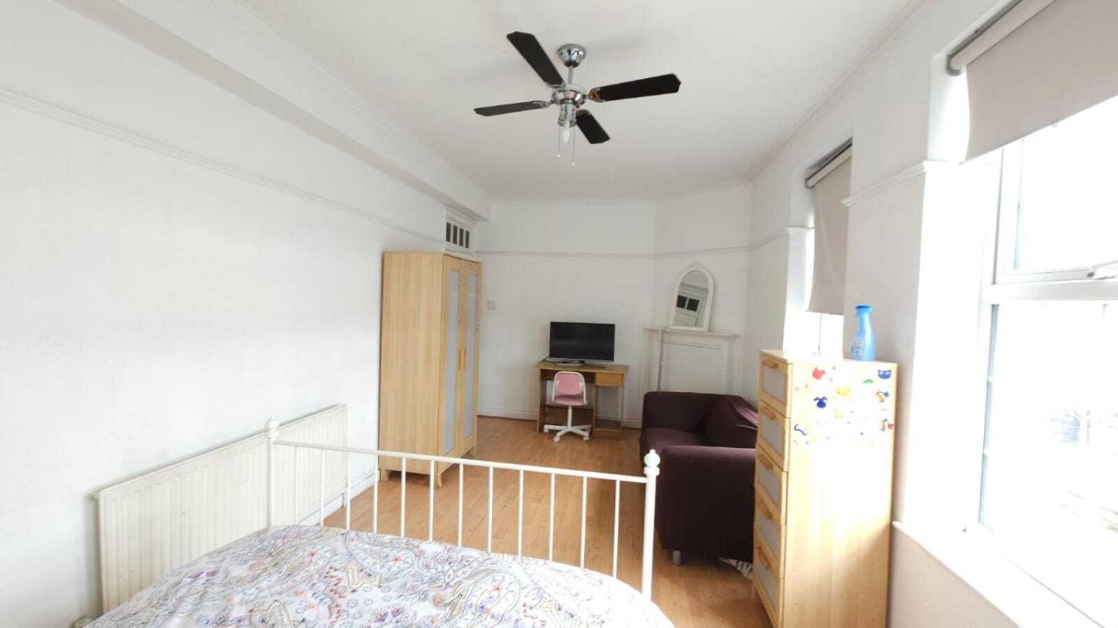 London Edgware Station Apartment Oda fotoğraf