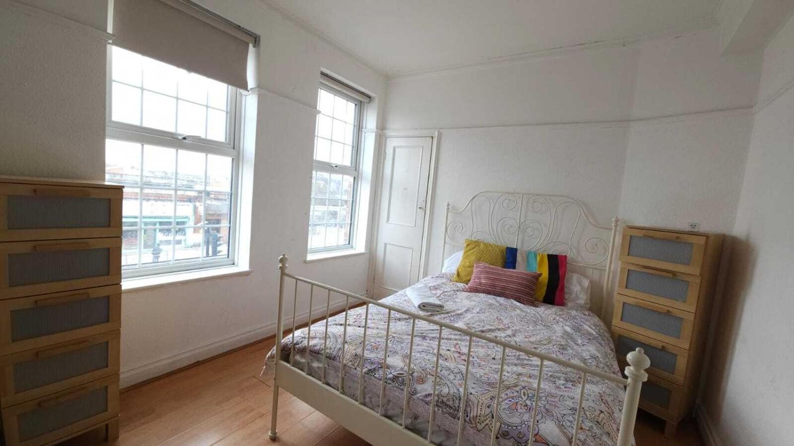 London Edgware Station Apartment Oda fotoğraf