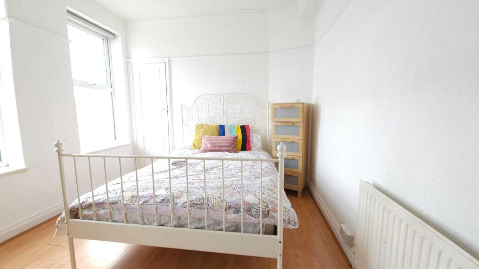 London Edgware Station Apartment Oda fotoğraf