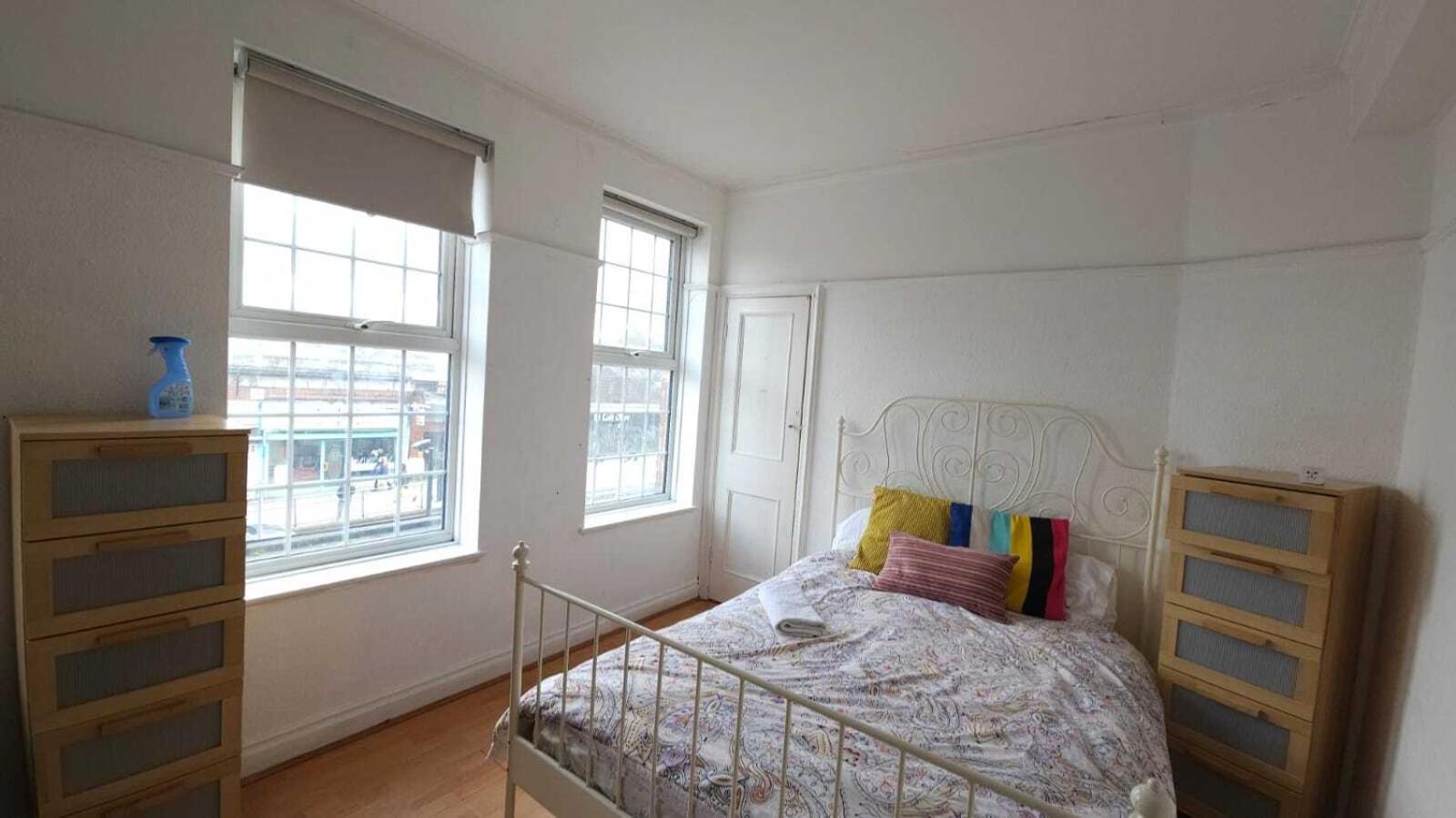 London Edgware Station Apartment Oda fotoğraf